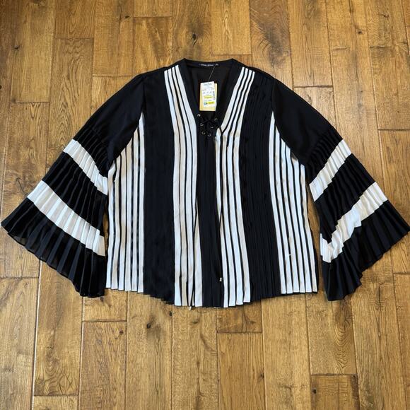 Dor Dor Couture Tops - Dor Dor Couture Top Blouse Black White Pleated Bell Sleeve Womens Sz XL NWT